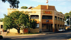 Royal Hotel Drouin - Pubs and Clubs
